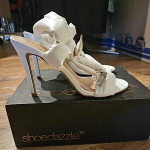 🎁Shoe Dazzle White Women's Heels